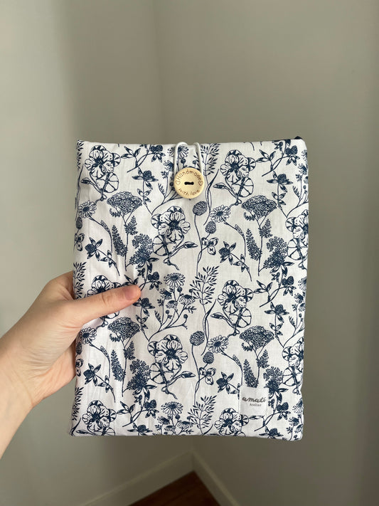 Pochette à livre broché fleurs bleues