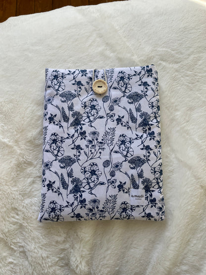 Pochette à livre broché fleurs bleues