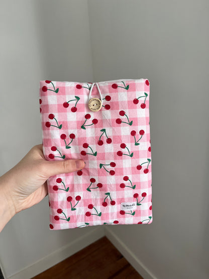 Pochette à livre de poche cerises
