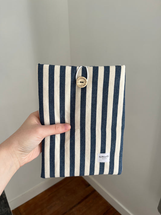 Pochette à livre de poche rayures bleues