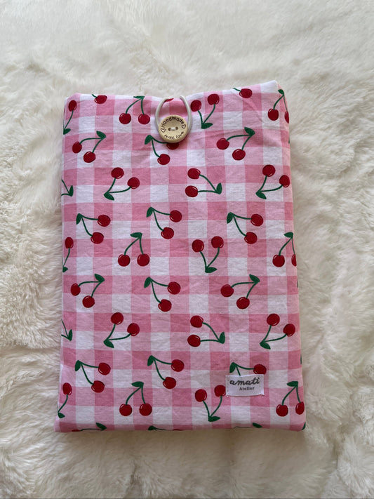 Pochette à livre de poche cerises
