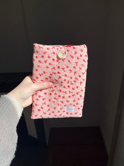Pochette à livre de poche fleurs rouges