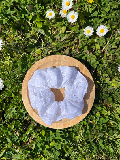 Chouchou broderie anglaise
