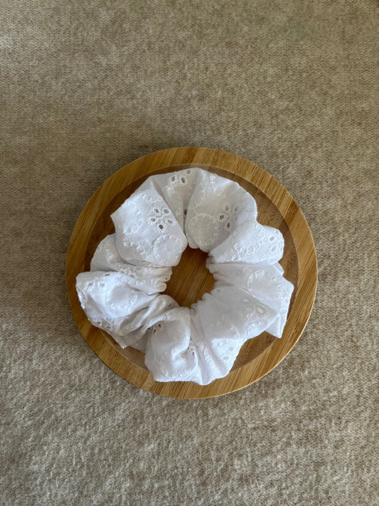 Chouchou broderie anglaise