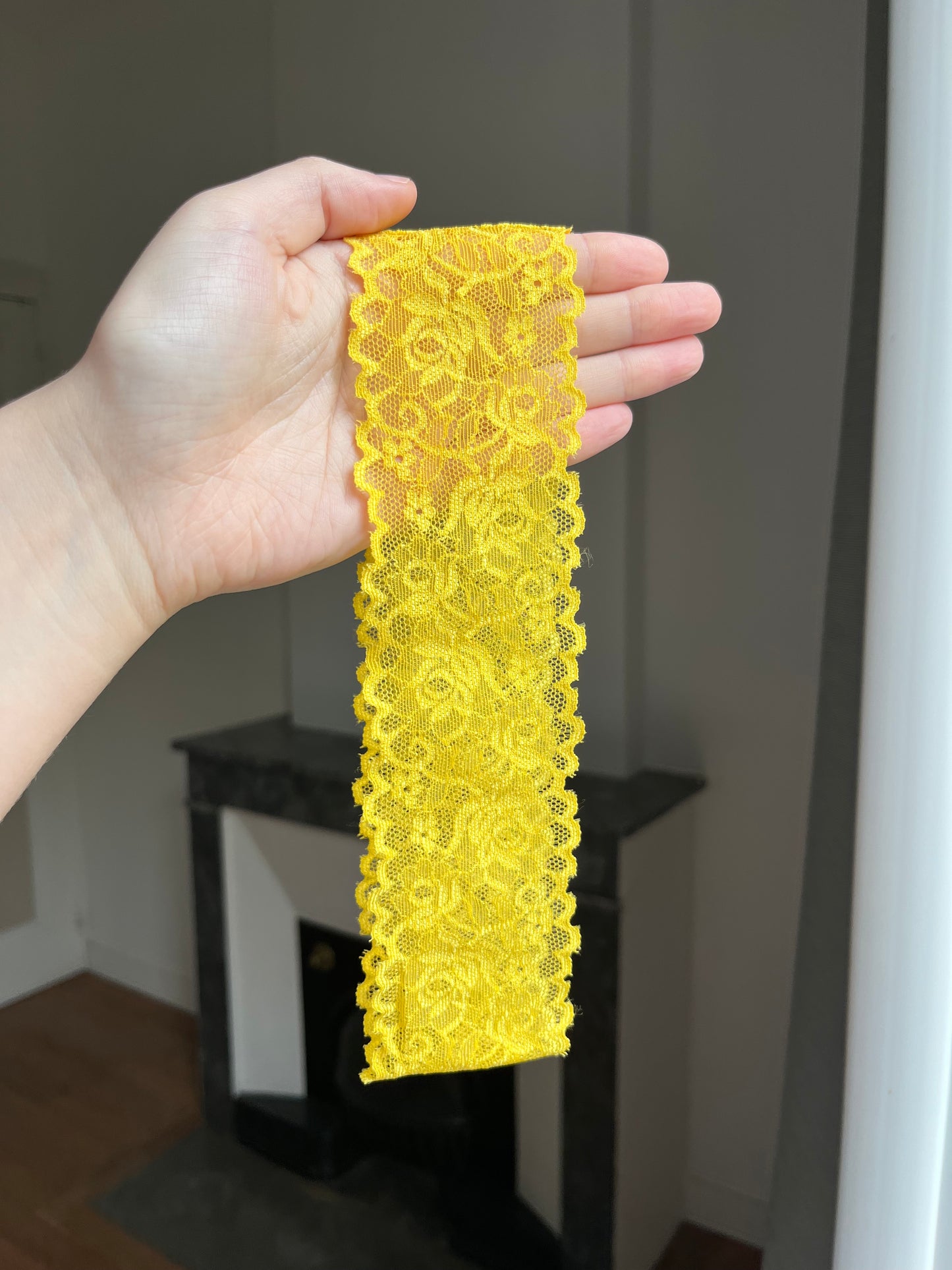 Bandeau en dentelle mimosa
