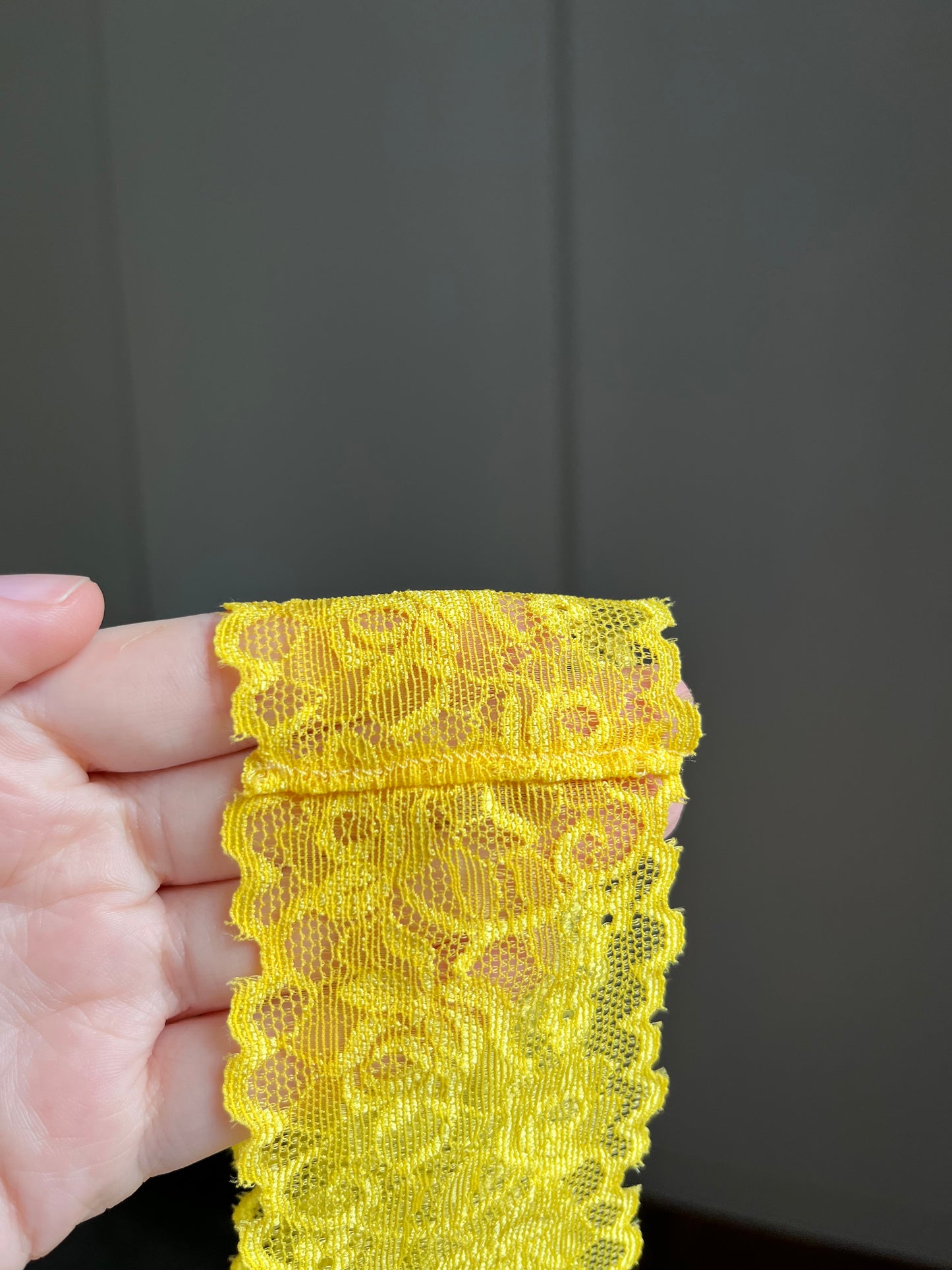 Bandeau en dentelle mimosa